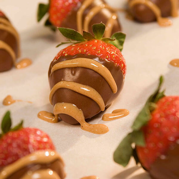 SKIPPY® Peanut Butter ‘n Chocolate Dipped Strawberries / Stoberi Celup Peanut Butter dan Chocolate